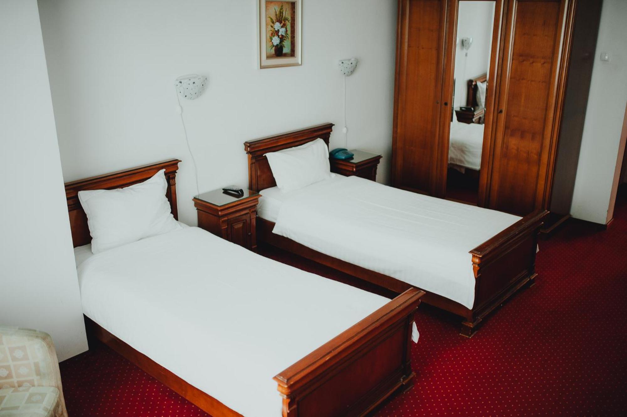 Hotel Bavaria Craiova Exterior photo