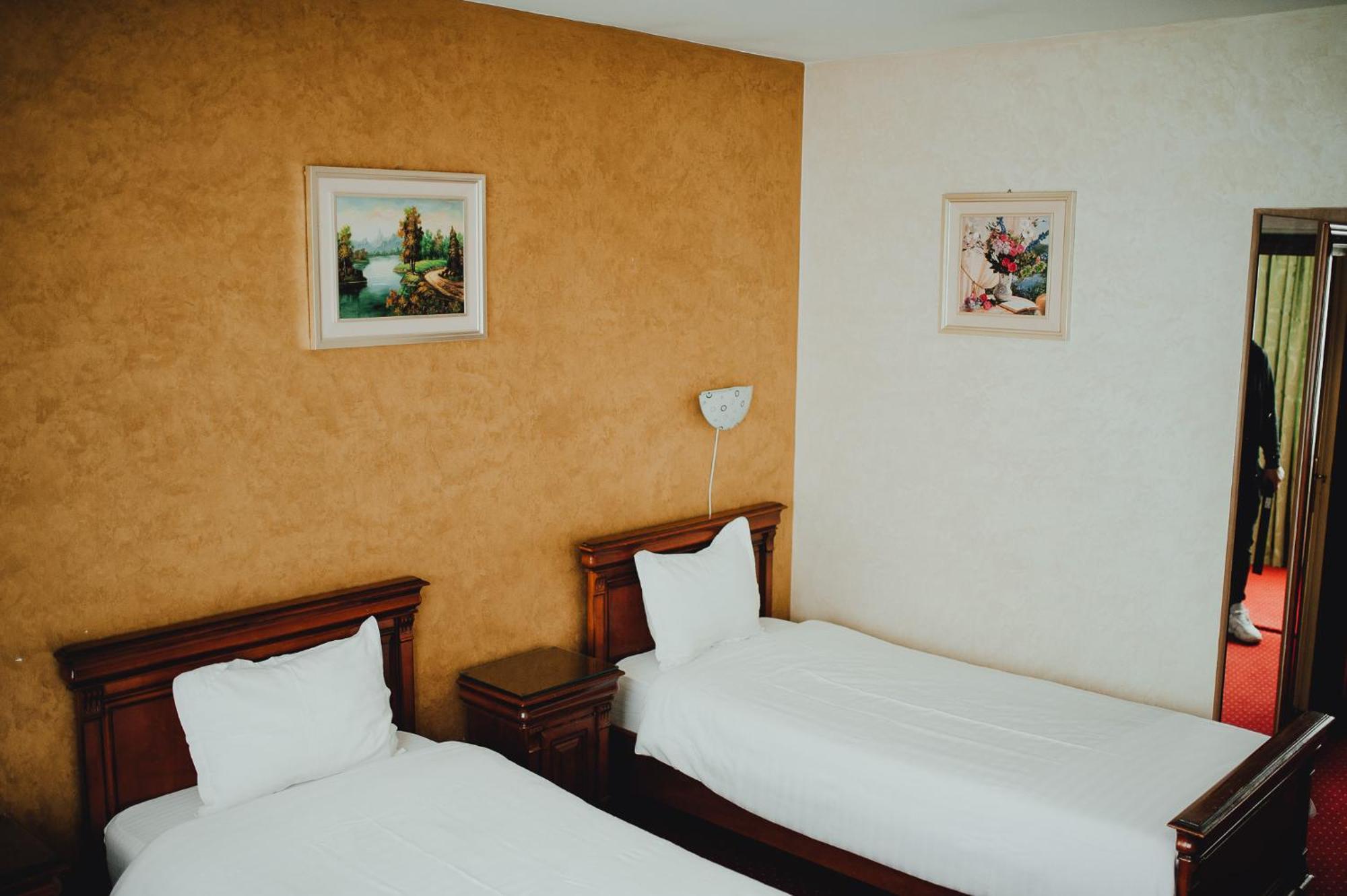 Hotel Bavaria Craiova Exterior photo