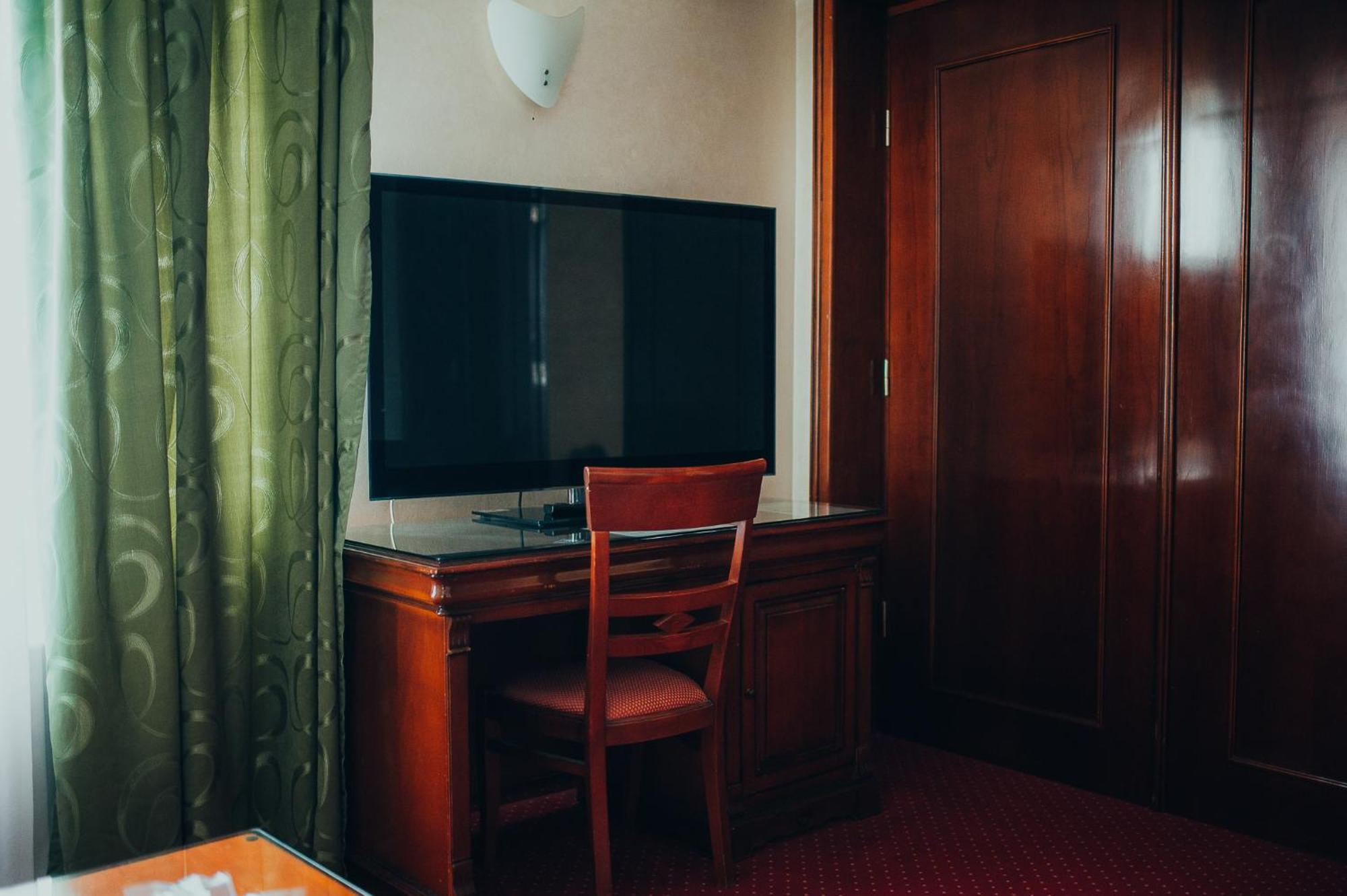 Hotel Bavaria Craiova Exterior photo